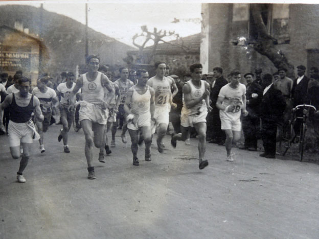 Group of runners at the starting line